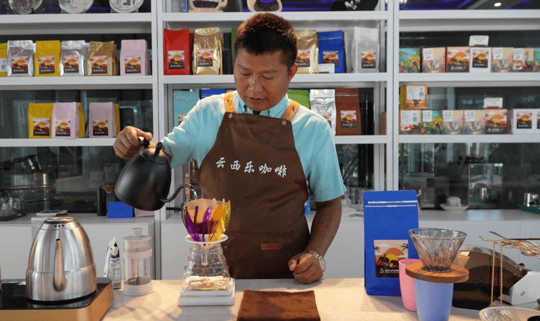 】一杯咖啡煮出边疆振兴新图景不朽情缘正版【乡村振兴进行时(图5)