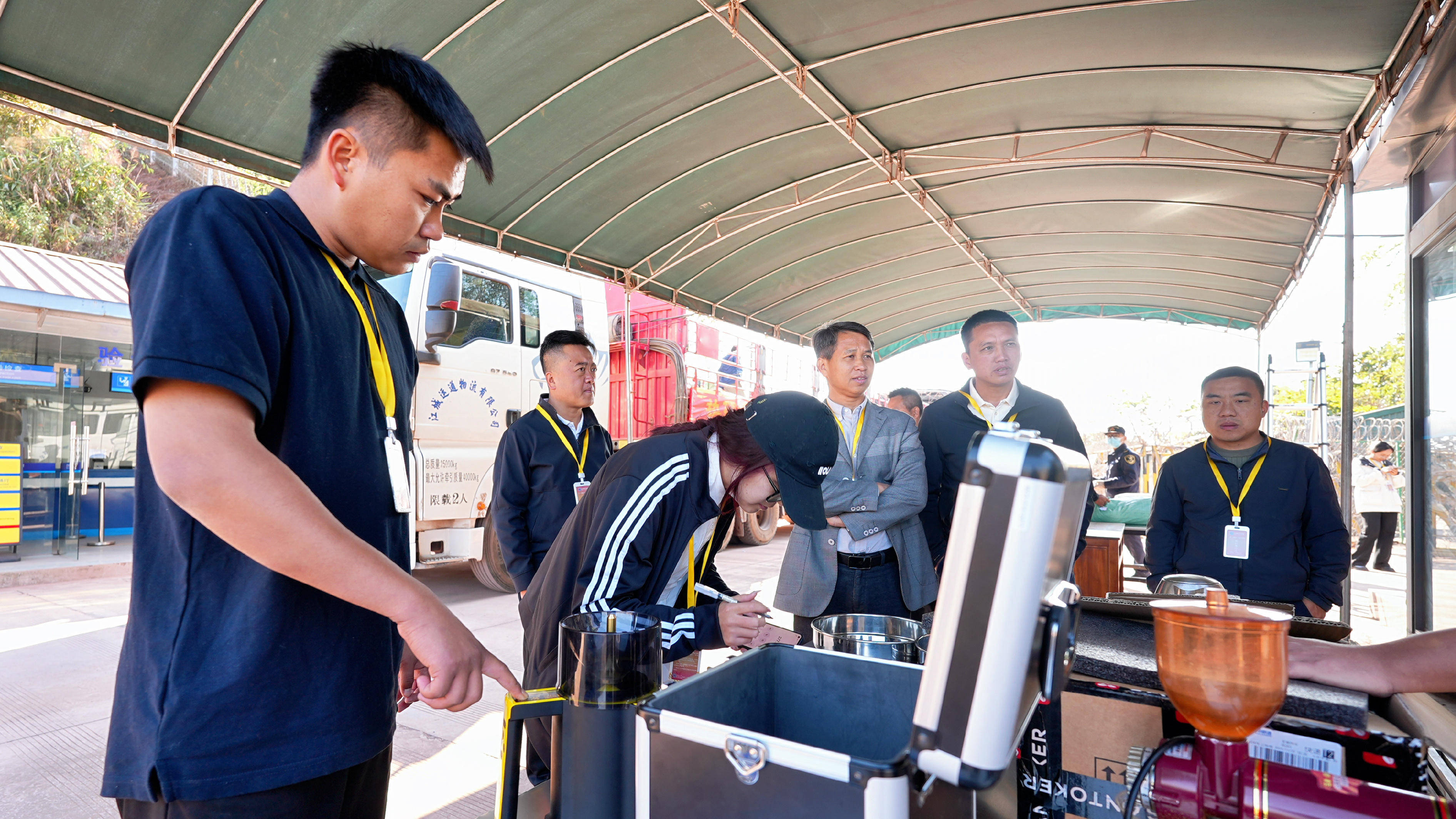 中国龙富—越南阿巴寨通道顺利通关进口不朽情缘电子游戏首单越南咖啡生豆经(图3)